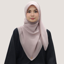 Load image into Gallery viewer, Flo in diary