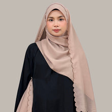 Load image into Gallery viewer, Melia in spice