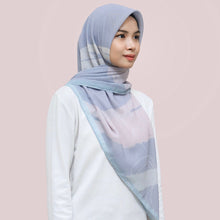 Load image into Gallery viewer, Luna in hush