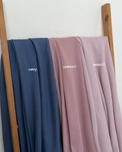 Load image into Gallery viewer, Pretty in semperit