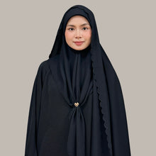 Load image into Gallery viewer, Melia in alley
